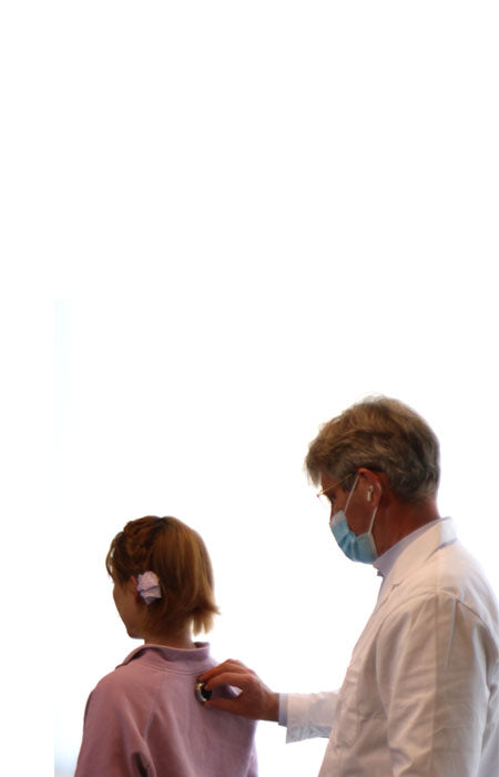 doctor-check-a-patient-with-Stemoscope-PRO-digital-stethoscope